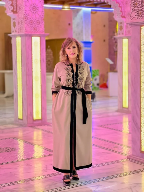 Caftan robe en satin du chaise