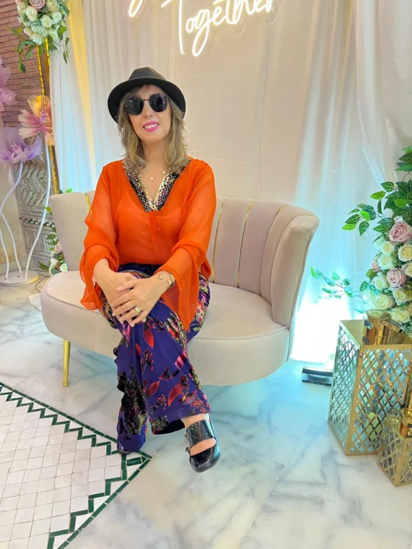 Chemise en mousseline de soie, et Pantalon en velours de soie, bariolée