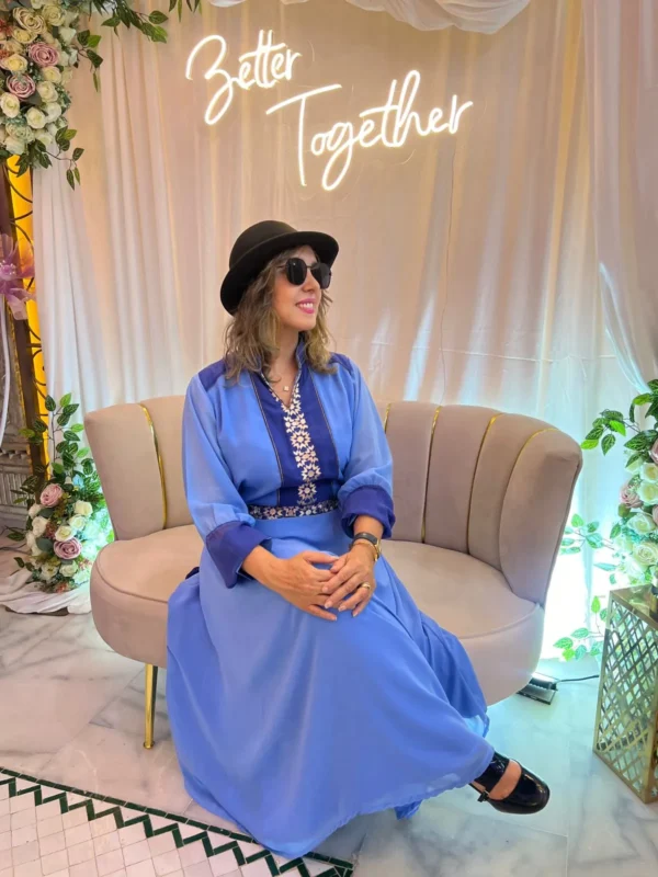 Robe en soie brodé avec ceinture brodée