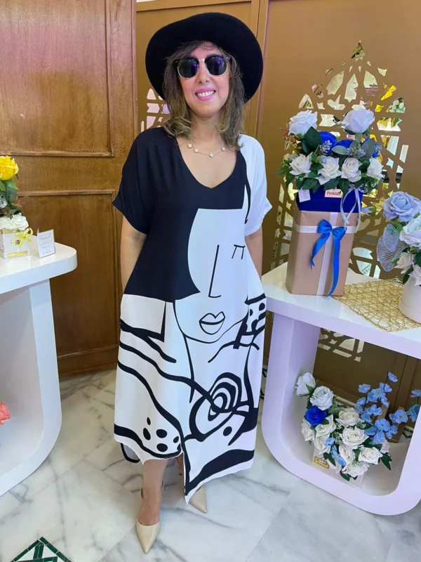 Robe en crepe de soie avec dessin à la main