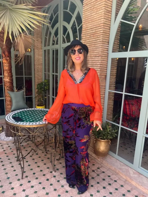 Chemise en mousseline de soie et pantalon en velours 
