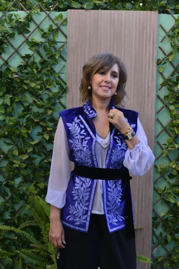 Ensemble avec gilet brodé en velour
